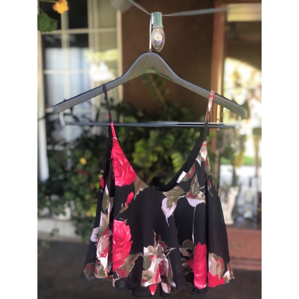 Sz S floral flowy cropped cami top